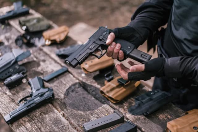 Czy na broń gazową trzeba mieć zezwolenie? Sprawdź ważne przepisy