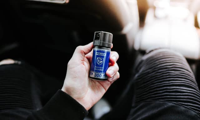 Jakie kary grożą za użycie gazu pieprzowego w Polsce? Sprawdź to!