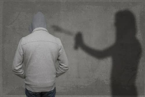 Czy na gaz pieprzowy trzeba mieć pozwolenie? Sprawdź, co musisz wiedzieć