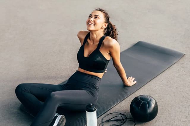 Skuteczne sposoby na zakwasy po treningu - ulga dla mięśni