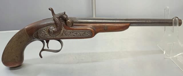 Czy na broń czarnoprochową trzeba mieć zezwolenie? Sprawdź zasady!