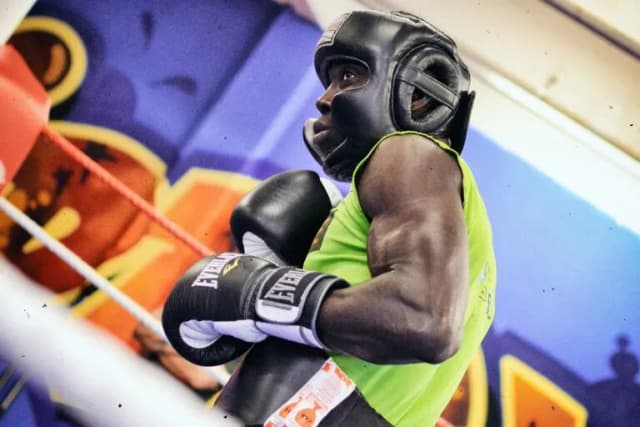 Boks ile trwa runda? Poznaj sekrety długości rund w boksie