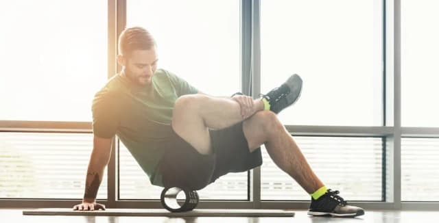 Jak się rolowac po treningu, aby uniknąć bólu i przyspieszyć regenerację